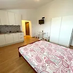 Julie Apartmán *