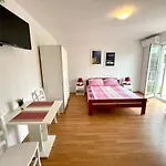 Julie Apartmán