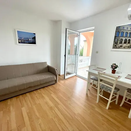 Julie Apartment Jadranovo