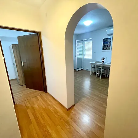 Julie Apartment *